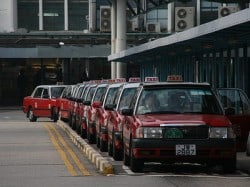 AQF_Hailing a taxi in Hong Kong