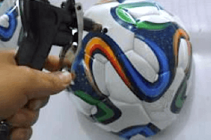 AQF_Inspection de ballons promotionnels pour la coupe du monde au Brésil 2014 selon le Quality Control Blog